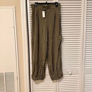 Women’s Olive Cargo Pants